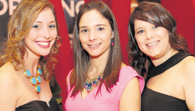 11. Corina Arango, Monique Pascual y Denise Pascual.