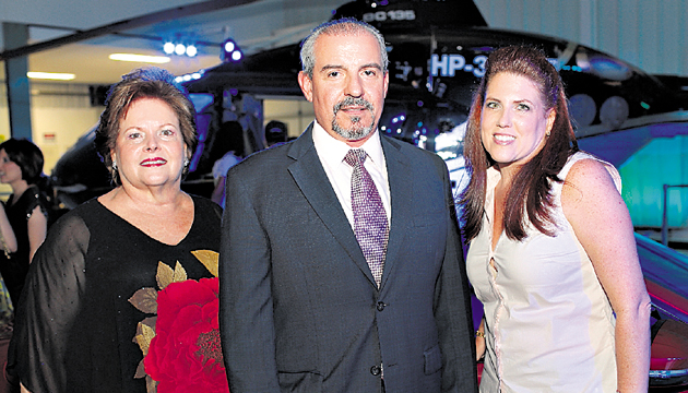 3. Ana Raquel Eisenmann, Marco Antonio Saavedra y Michelle Eisenmann.