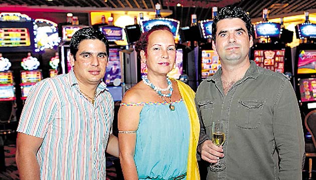 4. Enrique Núñez, Liliana Carrazana y Yurien De Armas.