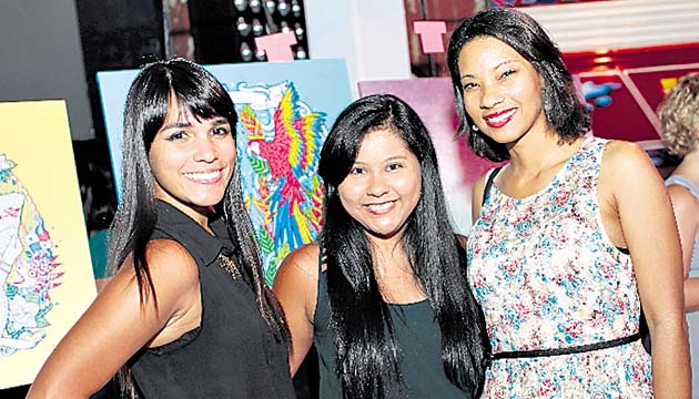 5. Karla Benitez, Giselle Quintero y Mitzy Mendoza.