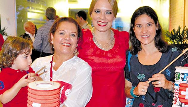 6. Patricia Petterson, Moe Petterson y Geraldine Petterson J.