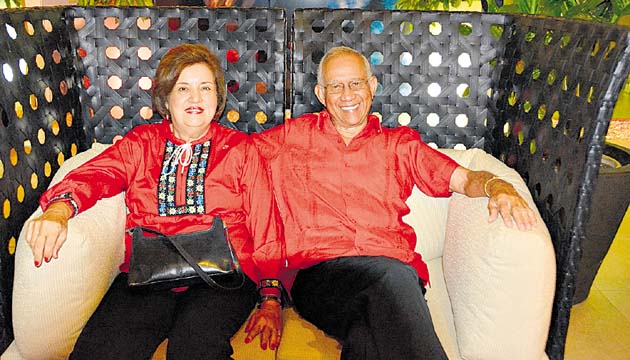 14. Rosemarie Gnaegi de Ayala y Darien Ayala.