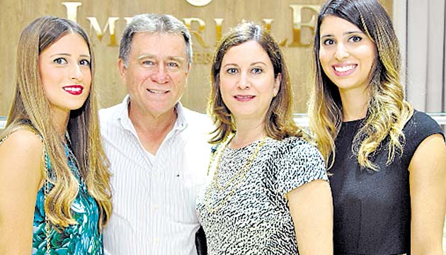 2. Ana Isabel Posse de Cambefort, Alejandro Posse, Anadel de Posse y Ana Cristina Posse.