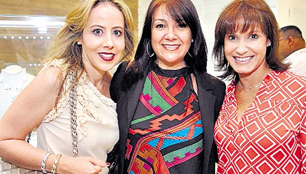 3. Sara Areces, Mónica Meana y Connie Cardoze.