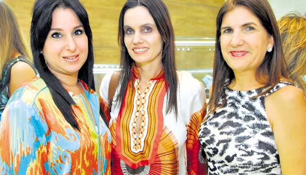 5. Gina de Méndez, Pamela Motta y Diana de Alemán.