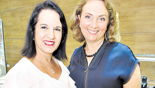 6. Viveca Colmeche y Sandra de Méndez.