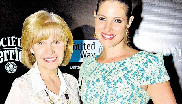 4. Clarisa de Fábrega y Carolina Fábrega.