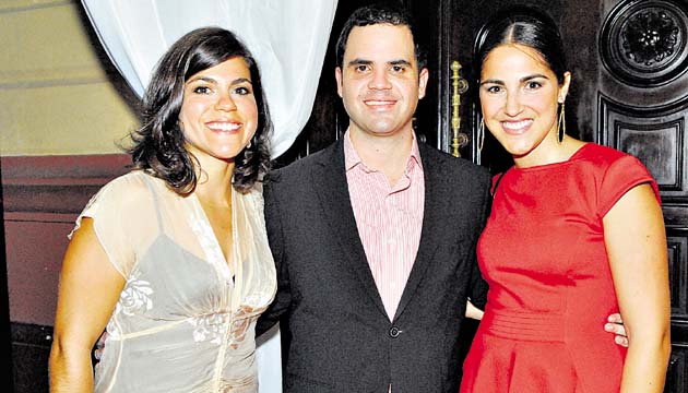 7. Marelisa Vega, Fernando Docabo y Patricia Aramburu.