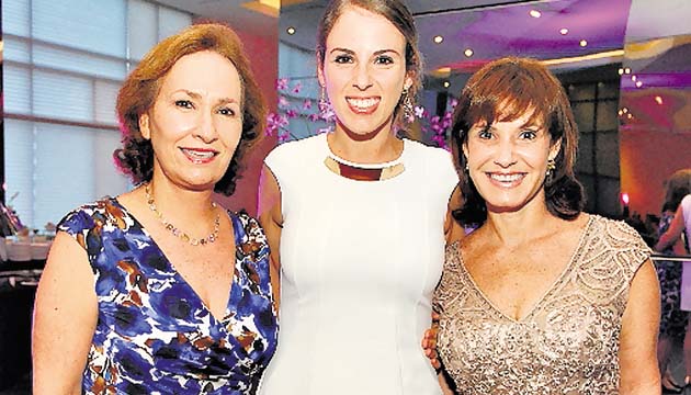 3. Denise Clement, Ana Raquel Cardoze y Connie Cardoze.