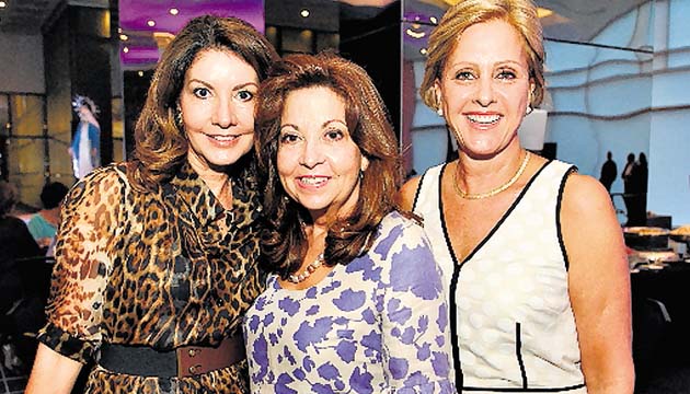 4. Lupita Barriga, Raquel Ricardo y Carmencita Butler.