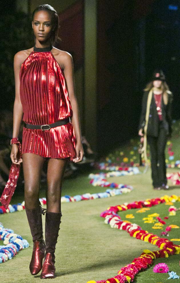 Diseño de Hilfiger en la semana de moda de Nueva York, 8 de septiembre Foto: AP