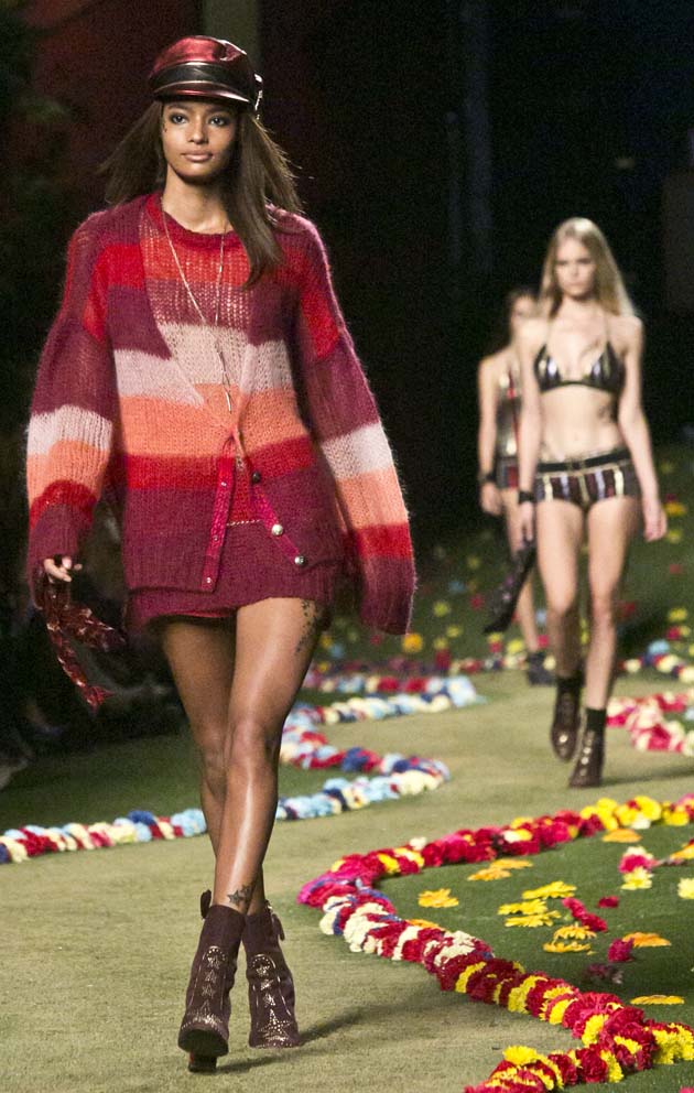 Diseño de Hilfiger en la semana de moda de Nueva York, 8 de septiembre Foto: AP