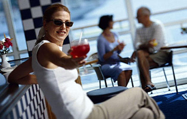 Mujer en un crucero. Foto Destination 360