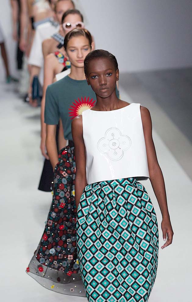 Holly Fulton colección primavera 2015 en London Fashion Week foto EFE