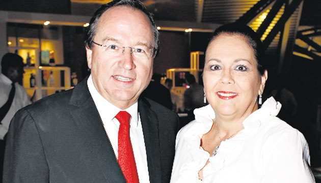 6. Rafael Arias y Lourdes Arias.