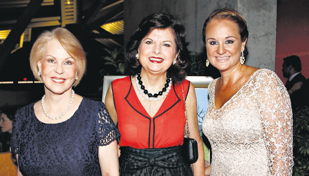 12. Myrna de Sánchez, Melinda de Morrice y Luisa de Motta.