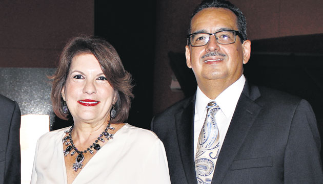 13. Pilar Arosemena de Alemán y Víctor Cucalón.