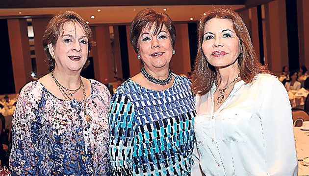 4. Yeyi de Martinelli, Marta de Porta y Clorinda de Areces.