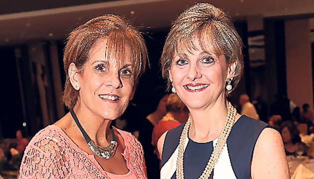 7. Graciela Icaza y Marcela Orillac.