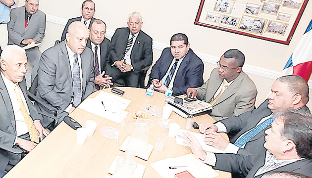 El presidente de la bancada del PRD desconocía sobre la reunión.( Archivo)
