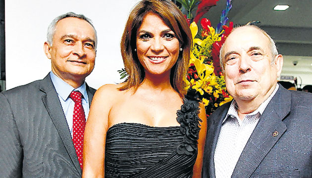 3. Miguel Montenegro, Lida Urrutia y Jovito Salceda.