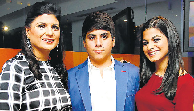 5. Alyssa Lince, Fernando García y Natalia García.