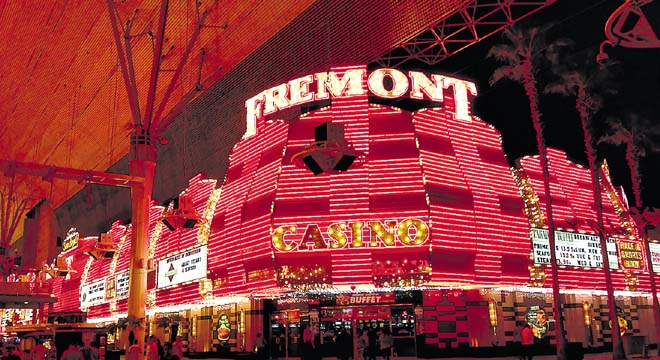 El hotel y casino Fremont cuenta con bares y espectáculos.