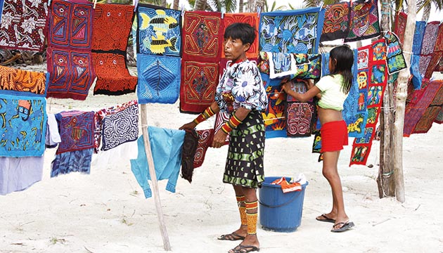 Hermosas molas hechas a mano por mujeres gunas