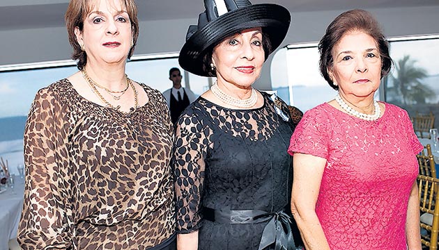 9. Yeyi de Martinelli, Sonia de Castro y Dorita de Martinelli.