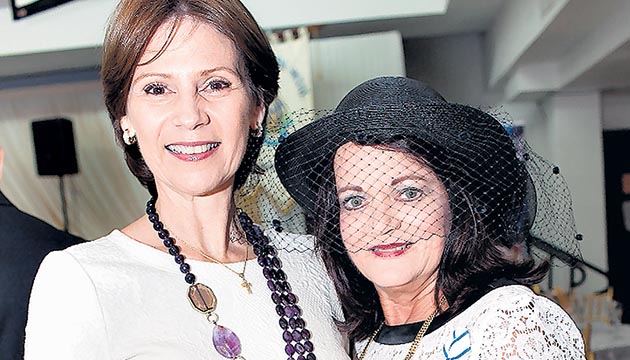 10. Maribel Cardoze y Marisela de Ruiz.