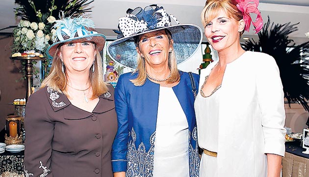 12. Luz María Karasawa, Elena Samu y Miriam Murga.