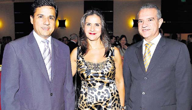 12. Federico Suárez, Maribel de Suárez y José García.