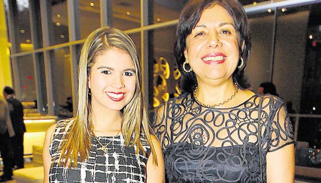8. Paola Poveda y Milagros Muñoz.