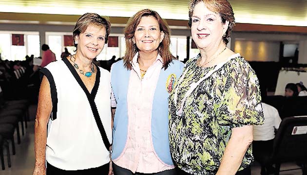 4. María Cristina de Quijano, Elsie de Roquebert y Yeyi de Martinelli.
