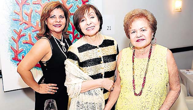 4. Diana de Castro, Sonia de Castro y Eyda de Varela.