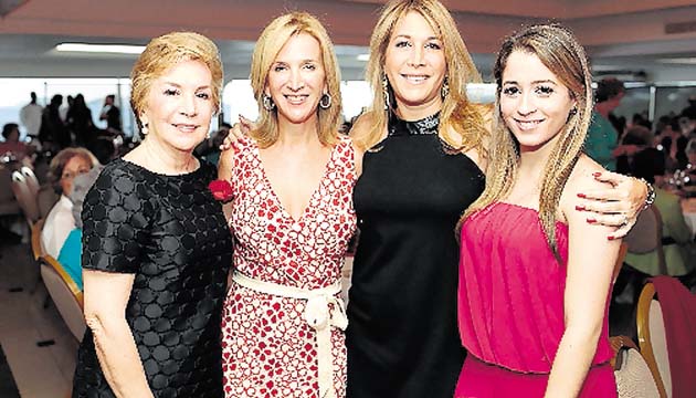 5. Teresita de Arosemena, Pilar de Jiménez, Mayte de Reategui y Ana Isabel Reategui.