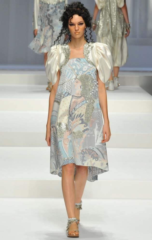 Imagen de unos de los frescos Hiroko Koshino primavera/verano 2015 foto: página de MBFW de Tokyo