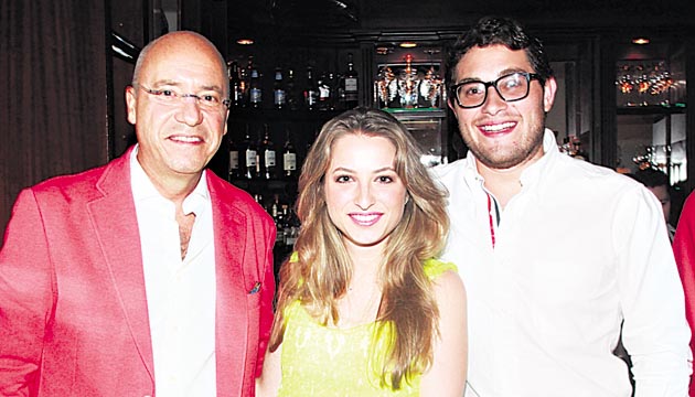 13. Orlando Calvo, Ana Laura Calvo y Ricardo Fernández.