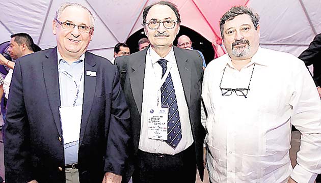 4. Robert Goodbar, Michael Hanish y Mauricio Guerra.