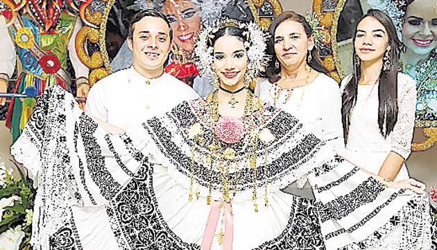 2. Agustín Castillo, Ayra Adames Solís, Gira Solís de Adames y Karla Adames Solís.