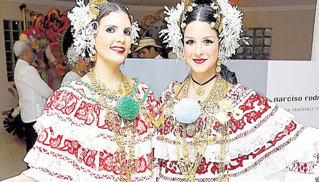 6. María Cristina Lima y Ana Julia Urrutia.