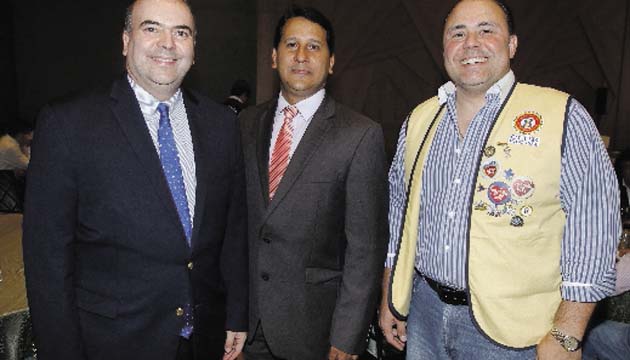 2. Alejandro Félix De Sousa Keith Britton y Eduardo Martinelli.