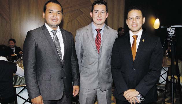 5. Carlos Dacosta, Jonathan Vargas y Jonathan Carrillo.
