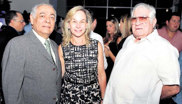 4. Antonio Suescum, Beatriz Suescum y Ramón Anzola.