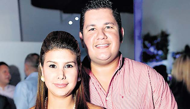 7. Mary Duque y Gilberto González.