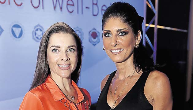 6. Carolina Ramírez y María J. Lobera.