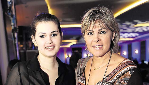 8. Amanda Angulo y Emilde Vargas.