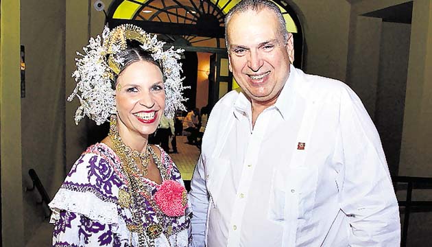 5. María Lourdes Arosemena y Ricardo Gago.