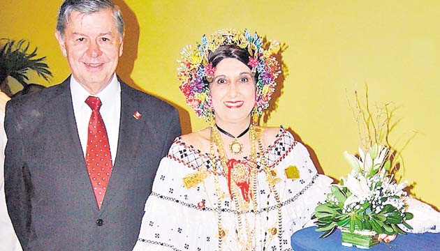 6. Alejandro Sosa y Rosina de Stec.