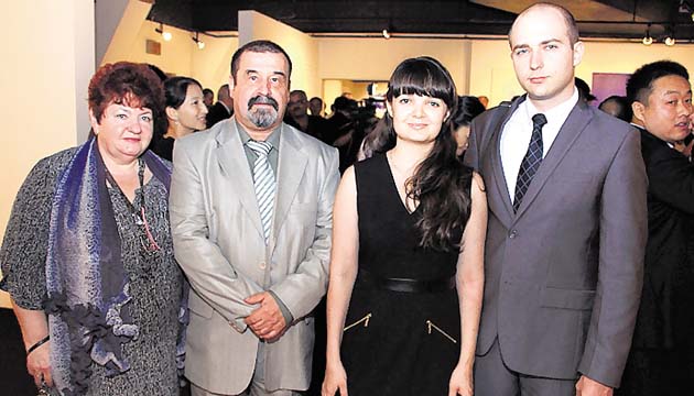 5. Leokadia Khlebnikov, Yuriy Khlebnikov, Andrey Alekseeva y Anna Alekseeva.